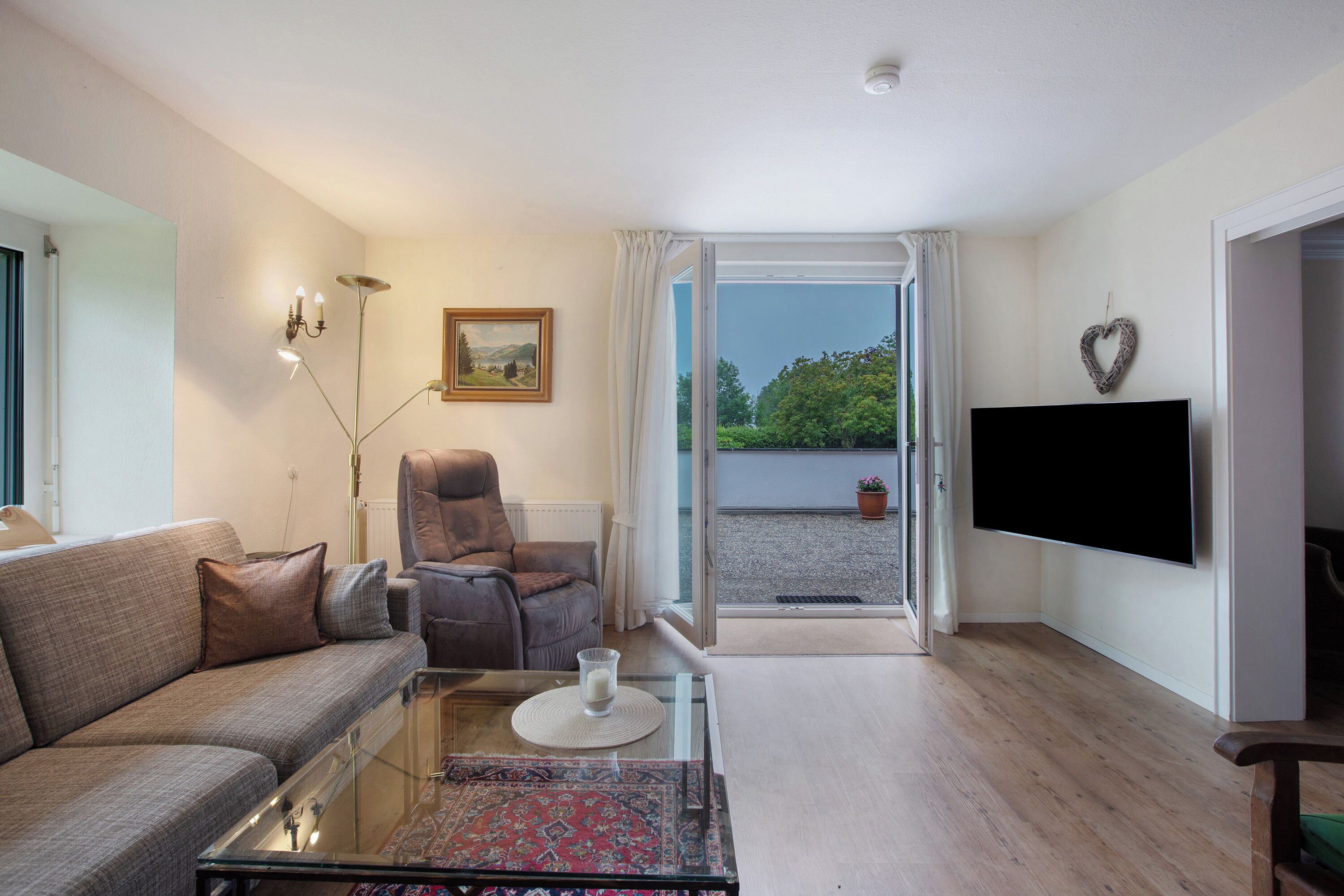 Fernseher, Tischtennisplatte