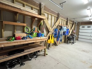 المنشأة من الداخل