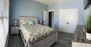 4 bedrooms, iron/ironing board, free WiFi, bed sheets - Seasons in the Sun: Southern Outer Banks NC (Harkers Island)