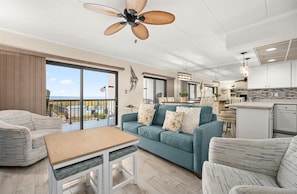 TV - Two Bedroom Bay View Condo with Prime Location (Ocean City)