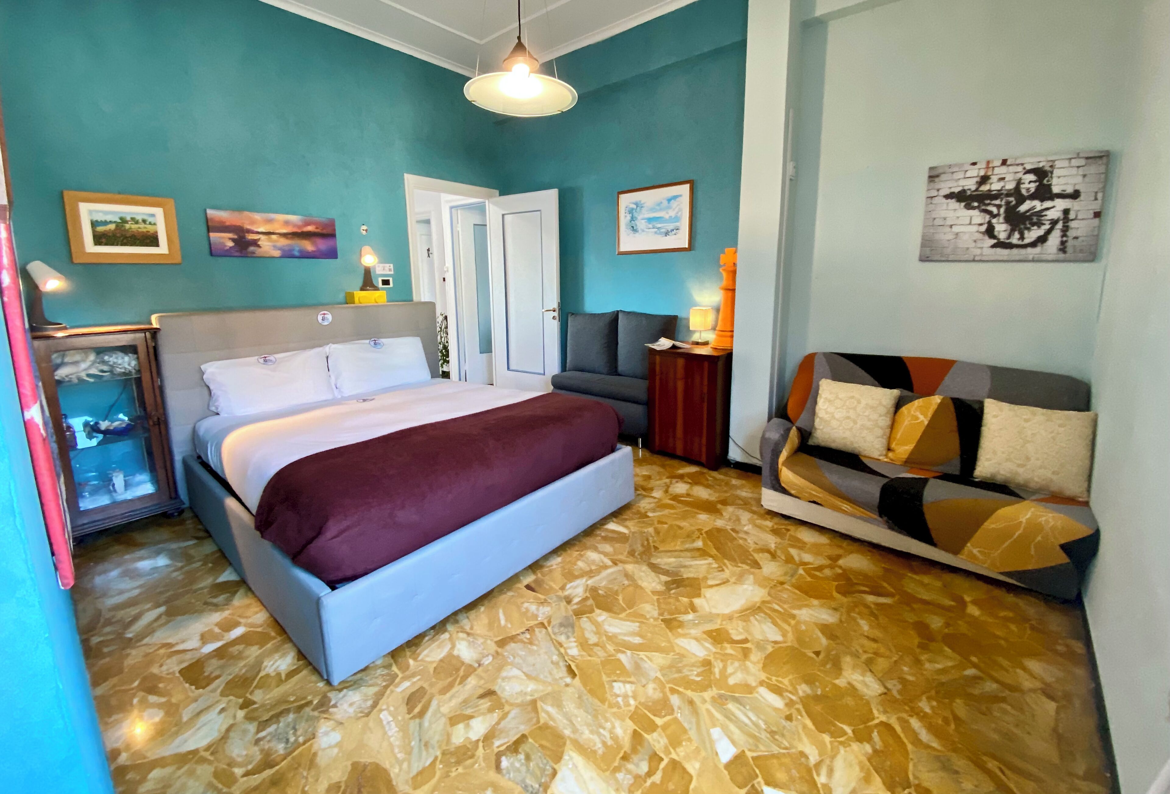 2 Schlafzimmer, Schreibtisch, Bügeleisen/Bügelbrett, Reisekinderbett