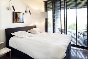 4 bedrooms, WiFi, bed sheets