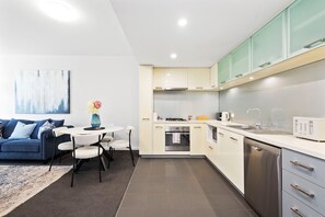 Apartment | Private kitchen - Beaufort Street 1bdr Parking (Perth)