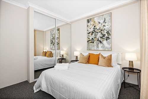 2bdr East Perth Getaway