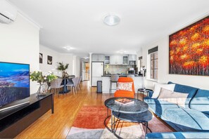 3 bedrooms - 3bdr Sauna Pool Gym Parking (Perth)