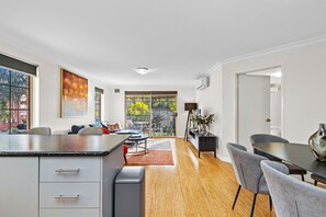 3 bedrooms - 3bdr Sauna Pool Gym Parking (Perth)