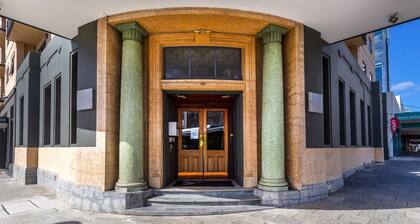 Spacious 1bdr Fast Wi-fi Near RAC Arena