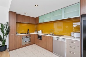 1 bedroom - 1bdr Parking on Beaufort Street (Perth)