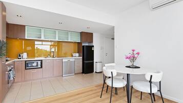 House | 1 bedroom, desk
