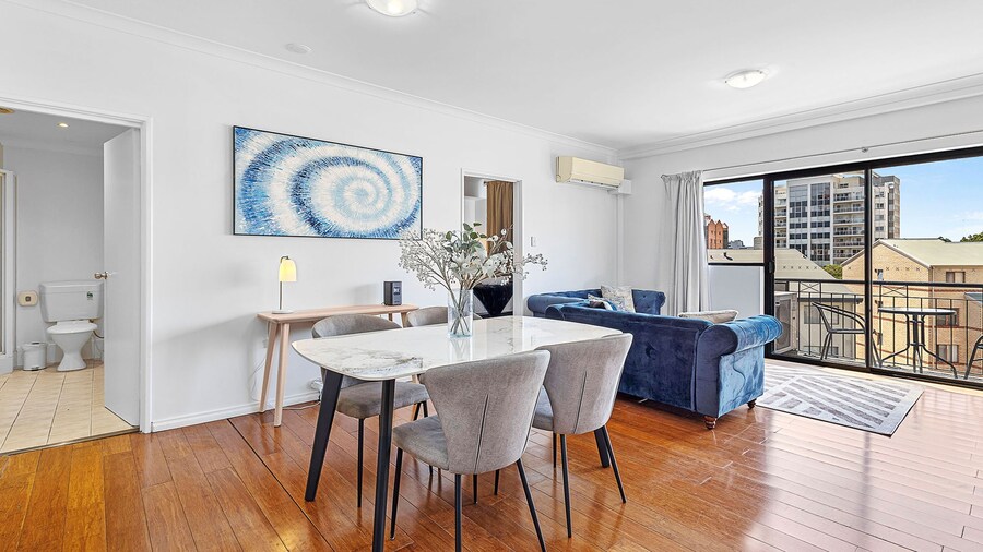 Modern 2BR Pool Gym Parking