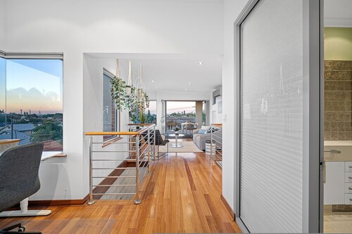 Designer Luxury 3brd - Epic Views - South Perth