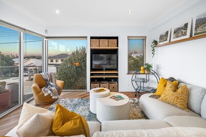 Designer Luxury 3brd - Epic Views - South Perth