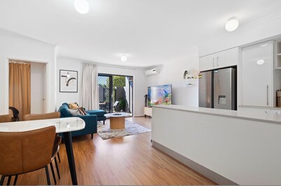 Perfect Location 2BR 1bth - Beckenham