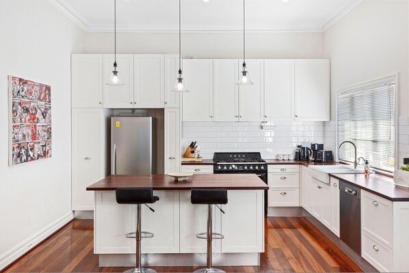 House | 3 bedrooms - Hyde Seek Parkside Family Stay (Perth)