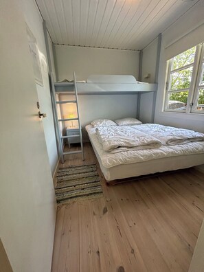 2 slaapkamers, een strijkplank/strijkijzer, gratis wifi