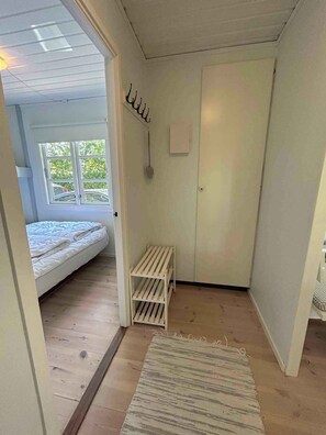 2 bedrooms, iron/ironing board, free WiFi