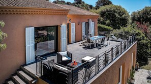 Outdoor dining - Stylish air-conditioned villa in a privileged area of Biot just minutes from sea (Biot)