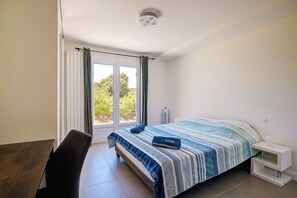 4 chambres, fer et planche à repasser, Wi-Fi, draps fournis