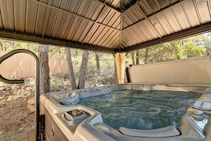 Bañera de hidromasaje al aire libre