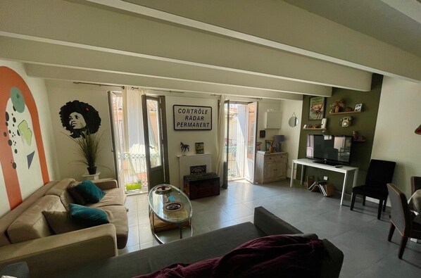 Living area - Sète town center, 3-bedroom duplex apartment pets welcome (Sète)