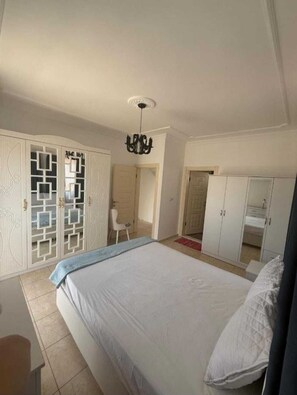 4 chambres, fer et planche à repasser, Wi-Fi, draps fournis