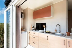 Fridge, microwave, stovetop