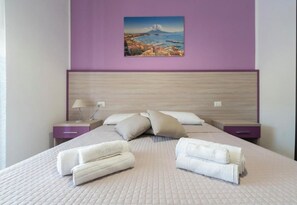 Deluxe Double or Twin Room, Balcony | Desk, laptop workspace, free WiFi