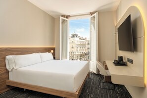Ropa de cama de alta calidad, cubrecamas y minibar 