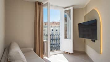 Luxury Suite | Premium bedding, down comforters, minibar, in-room safe
