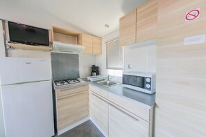 Kühlschrank, Mikrowelle, Herdplatte