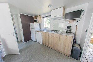 Kühlschrank, Mikrowelle, Herdplatte, Geschirrspüler