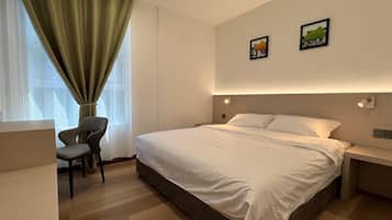 Habitación estándar, 1 cama King size, para no fumadores | Escritorio, wifi gratis y ropa de cama