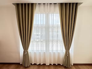 Habitació superior, 1 llit de matrimoni gran, no fumadors | Escriptori, wifi gratuïta i roba de llit