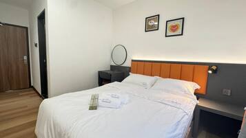 Habitación superior, 1 cama Queen size, para no fumadores | Escritorio, wifi gratis y ropa de cama