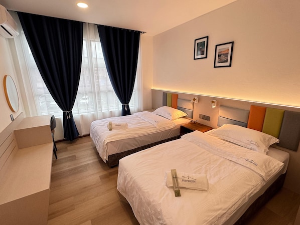 Habitació amb dos llits individuals Comfort, no fumadors | Escriptori, wifi gratuïta i roba de llit