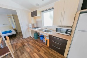 Kühlschrank, Mikrowelle, Herdplatte