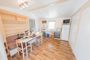 Kühlschrank, Mikrowelle, Herdplatte