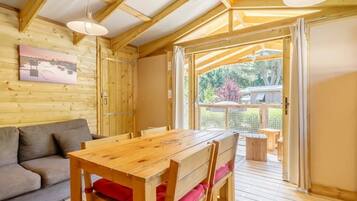 Télévision, table de tennis de table