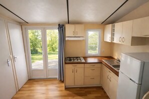 Kühlschrank, Mikrowelle, Herdplatte