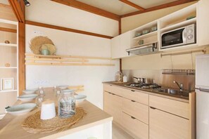 Fridge, microwave, stovetop