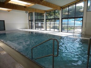 Inomhuspool och uppvärmd pool