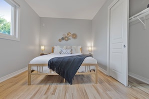 5 عدّة غرف نوم ومكواة/لوح كي وسرير سفر وواي فاي