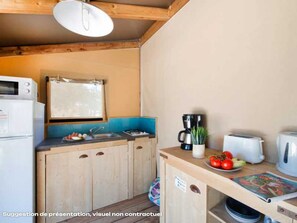 Fridge, microwave, stovetop