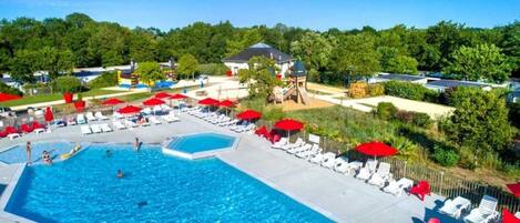 Een verwarmd zwembad