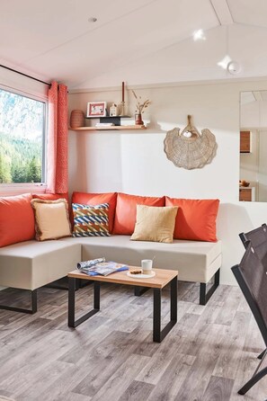 Fernseher, Tischtennisplatte