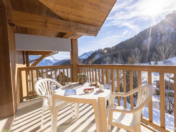 تناول الطعام بالخارج