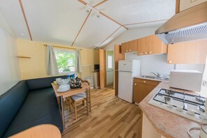 Kjøleskap, mikrobølgeovn og kokeplater