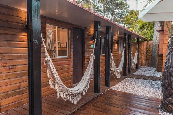 공용 도미토리, 파티오, 마당 전망 | 거실 공간