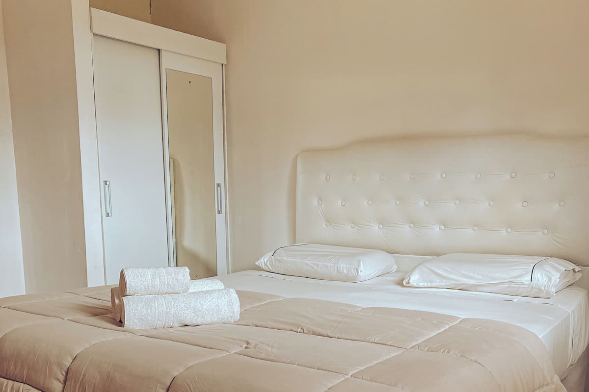 Doppelzimmer, Terrasse, Blick auf den Innenhof | Kostenloses WLAN