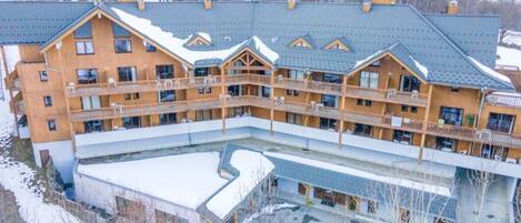 المنشأة من الخارج